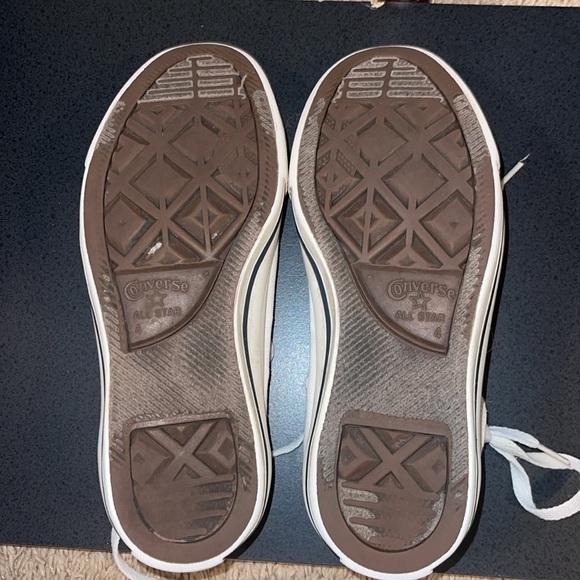 White low-top converse - Picture 3 of 4